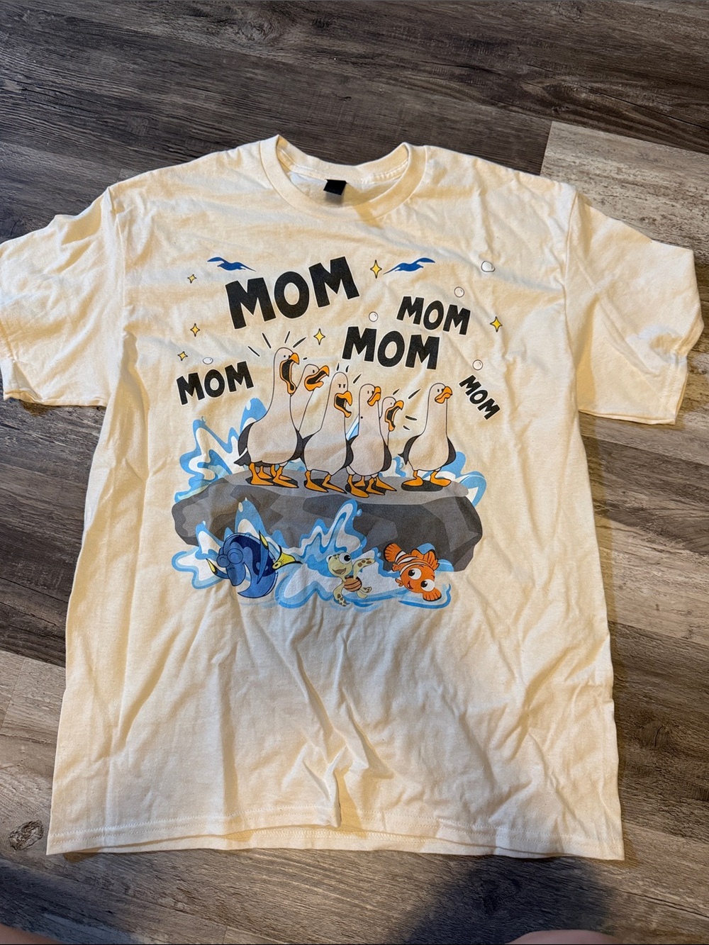 'MOM' Graphic Tee with Seagull Cartoon Design